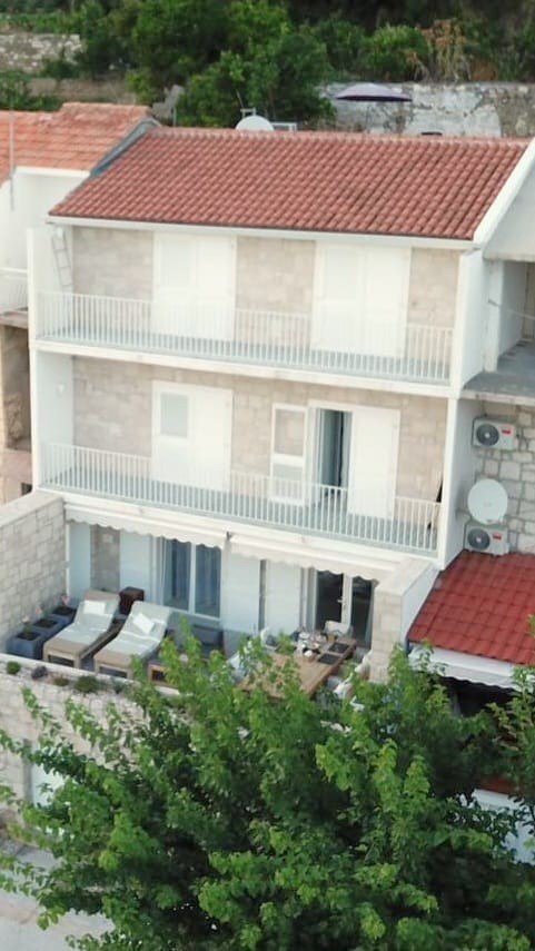 Exklusive Villa in erster Reihe zum Meer mit Blick auf Hvar, Živogošće