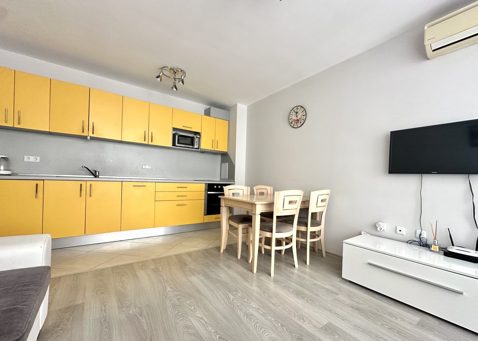 Zweizimmerwohnung mit teilweisem Meerblick in der Straße Tutkhon, Pomorie, Bulgarien