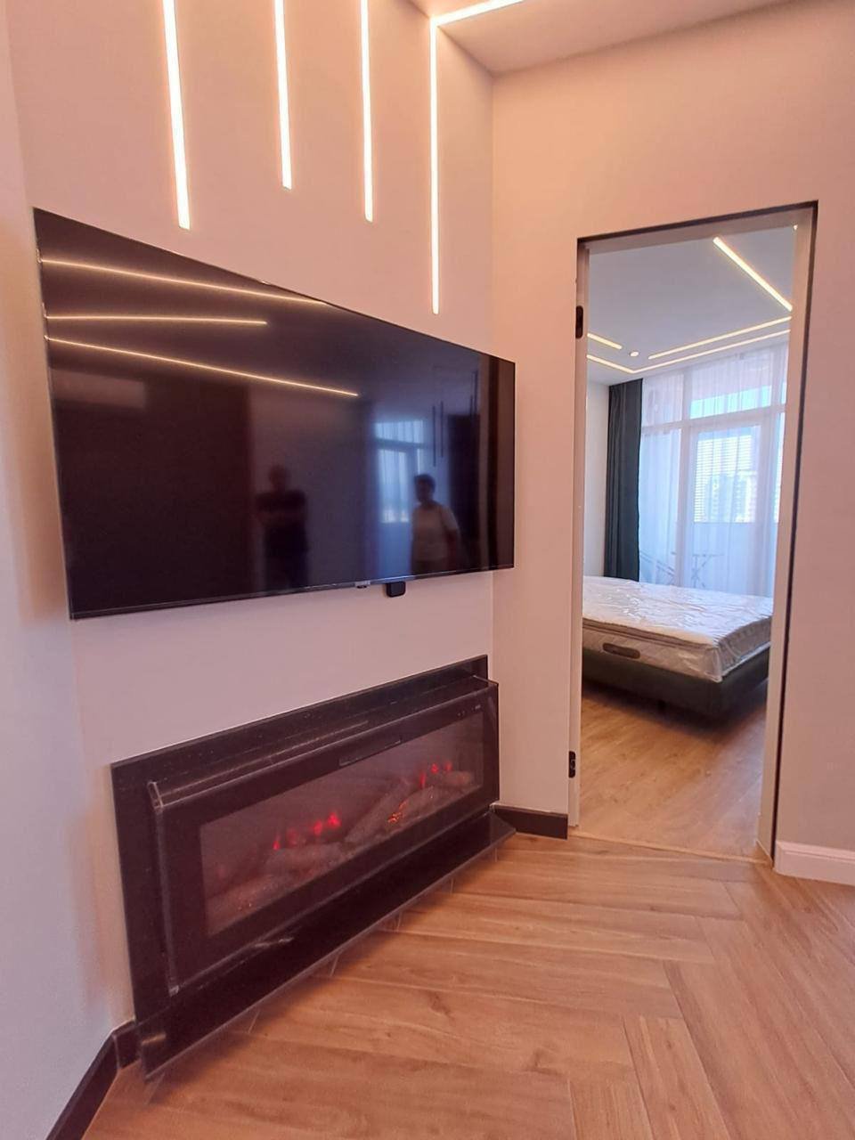 Schöne 2-Schlafzimmer-Designerwohnung auf hoher Etage in Batumi, Georgien, mit Panoramablick auf die Stadt und die Berge