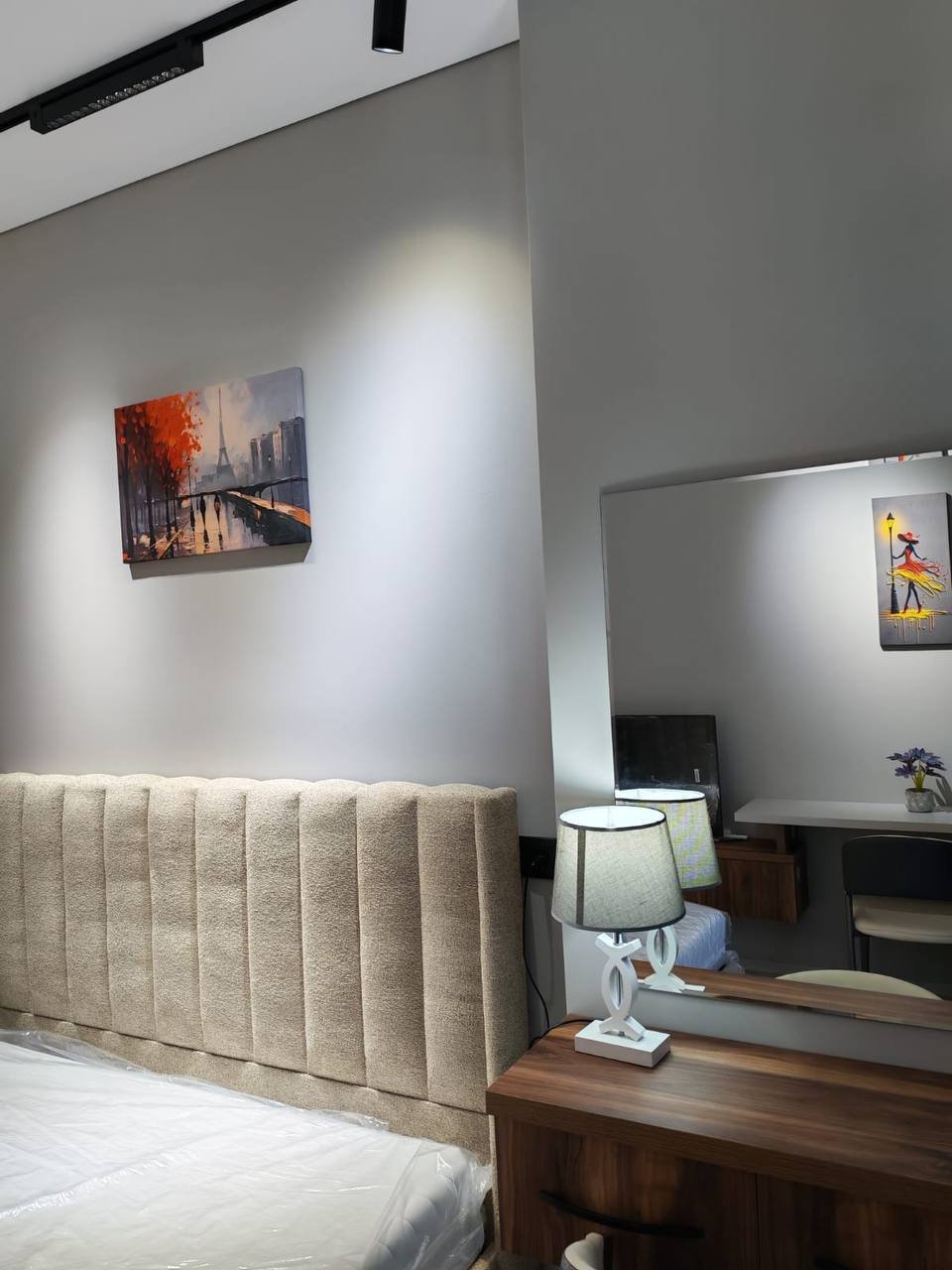 Modern möbliertes Studio-Apartment in Batumi, Georgien – Panoramablick auf die Stadt und die Berge