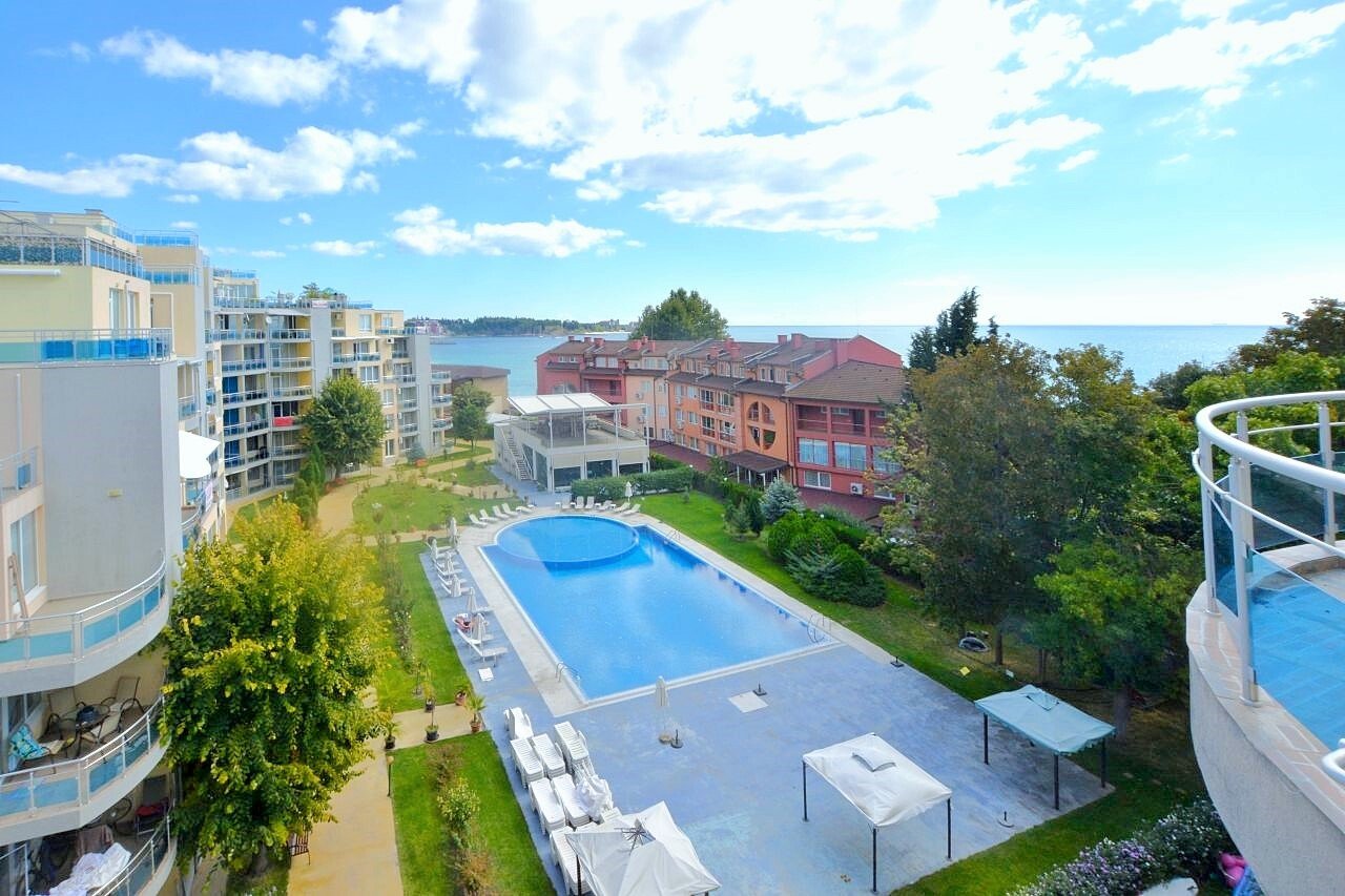 Stilvolle 3-Zimmer-Wohnung mit traumhaftem Meerblick in der Wohnanlage Oasis, Ravda, Bulgarien