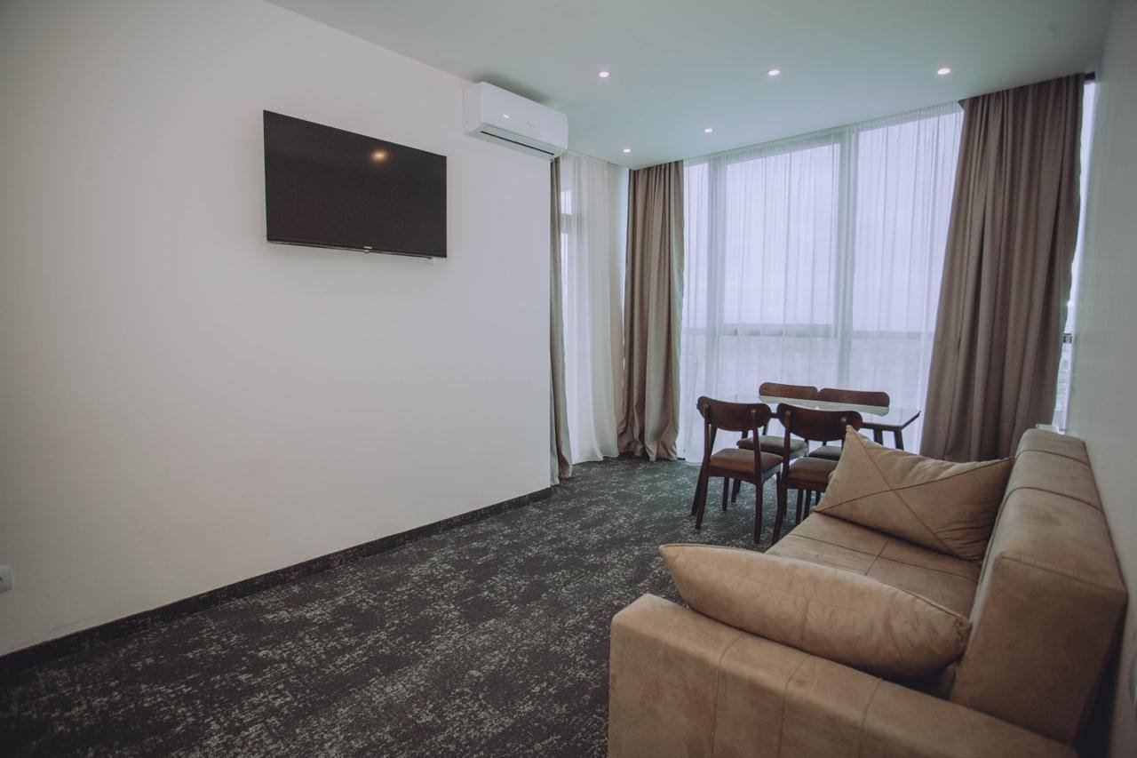 Schöne 3-Zimmer-Wohnung in Sunrise, Batumi, Georgien – hohe Etage mit Panoramablick auf Meer, Stadt und Berge