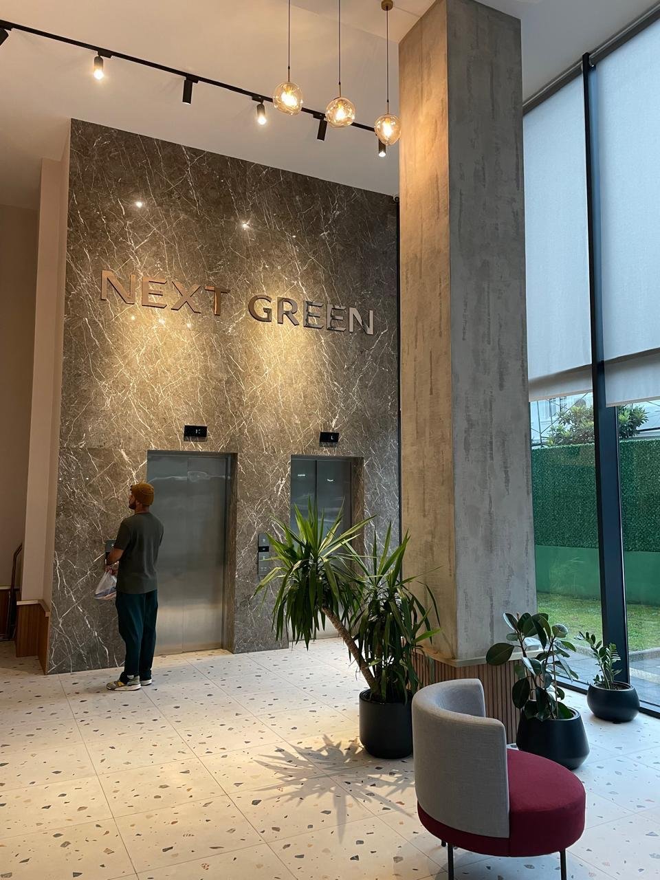 Schöne möblierte 2-Schlafzimmer-Wohnung im Next Green in Batumi, Georgien – Zwei Balkone und Meerblick