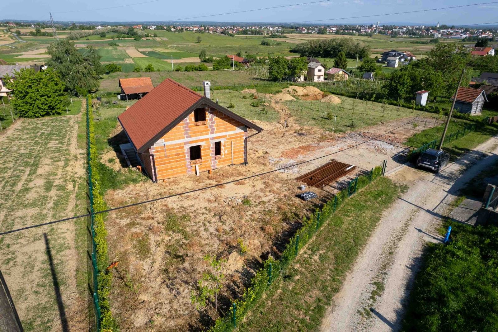 Haus im Bau auf einem großen Grundstück von 3500 m² mit Obstgarten – Vrbovec, Celine
