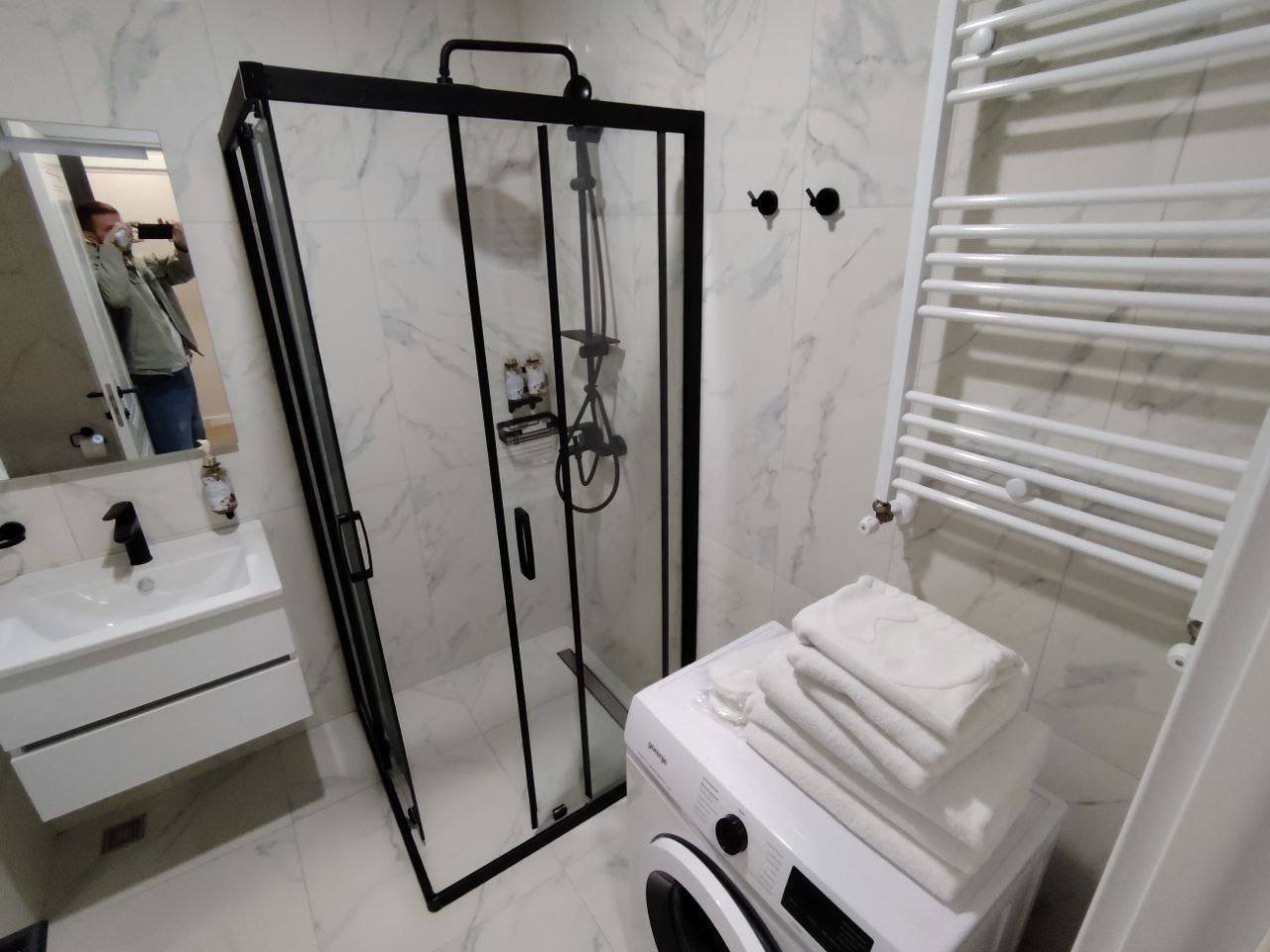Studio-Apartment mit Meerblick auf einer hohen Etage im Steps Batumi, Georgien – Voll möblierte Immobilie nahe dem Strand