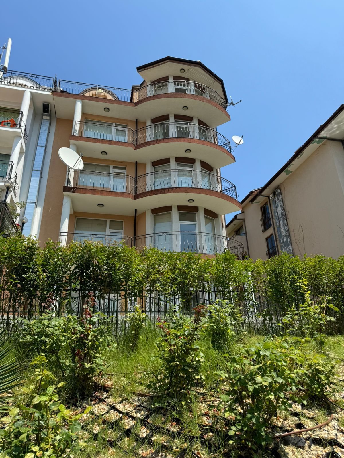 Dreizimmerwohnung mit Meerblick im Wohnkomplex Zarya, Sveti Vlas, Bulgarien