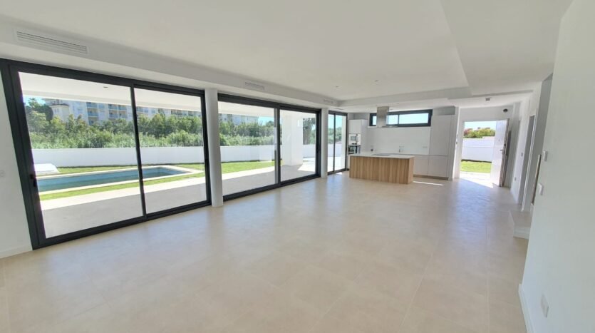 Luxusvilla mit Pool am Meer, Manilva