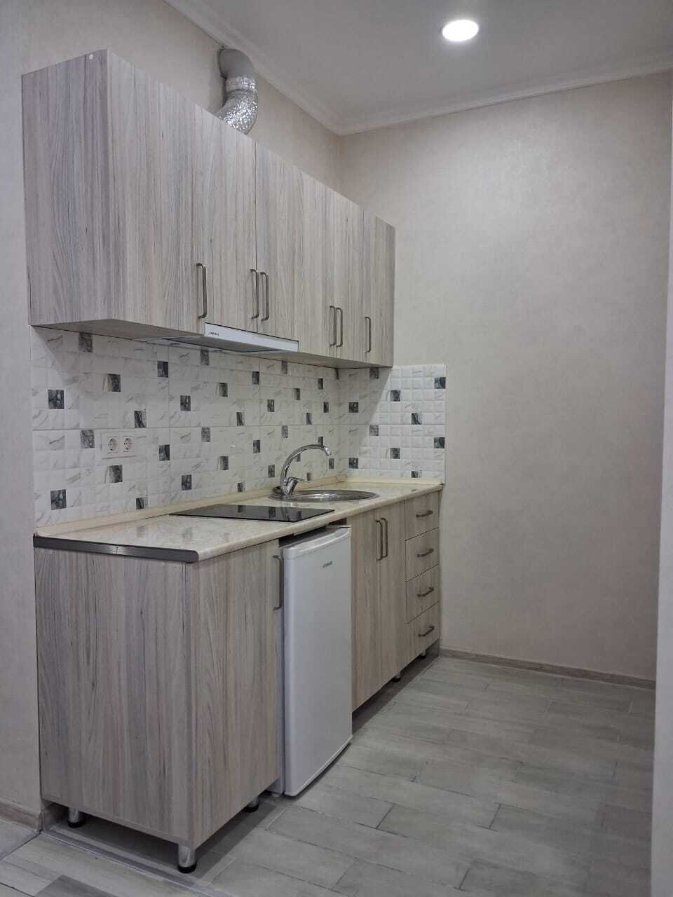 Geräumiges möbliertes Studio im Ramada, Batumi, Georgien – Hohe Etage mit Meerblick und Blick auf die Heldenallee