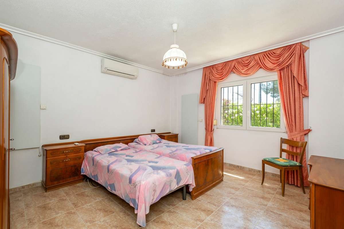 Luxuriöse Eckvilla im Herzen von Cabo Roig – komfortables Wohnen am Meer