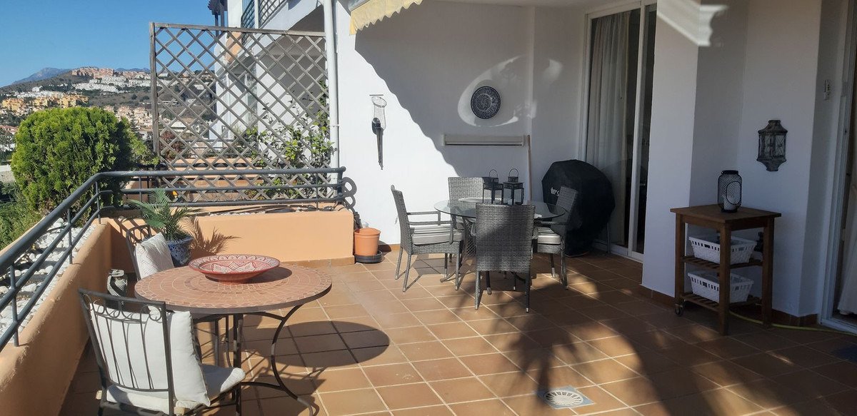 Luxusapartment mit atemberaubendem Meerblick – Golfparadies in Miraflores, Costa del Sol