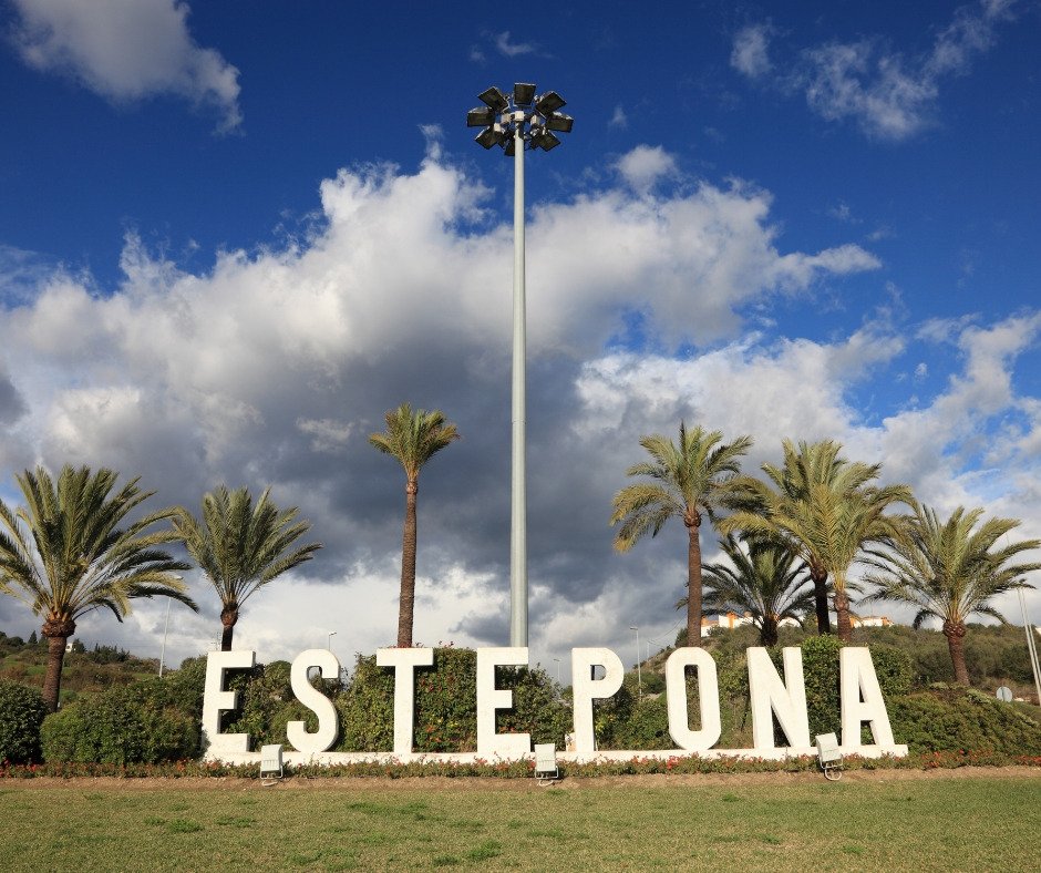 Modernes Apartment mit atemberaubendem Meerblick in La Resina, Costa del Sol