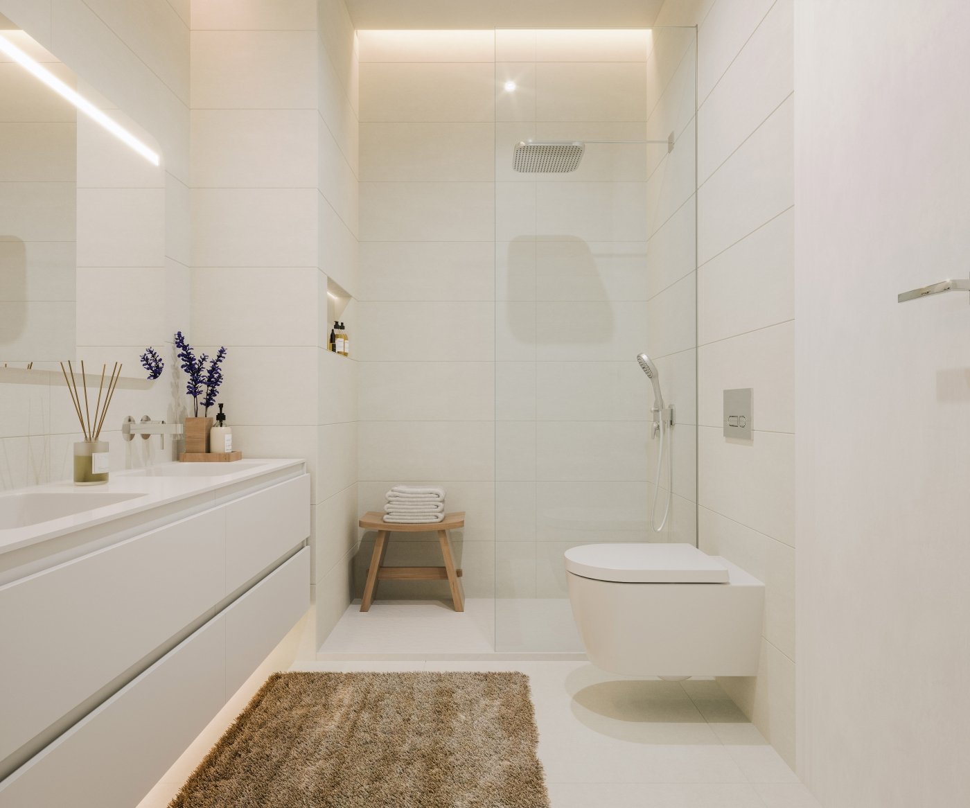 Exklusives Stadthaus, 2 km vom Meer entfernt, privater Pool, Estepona