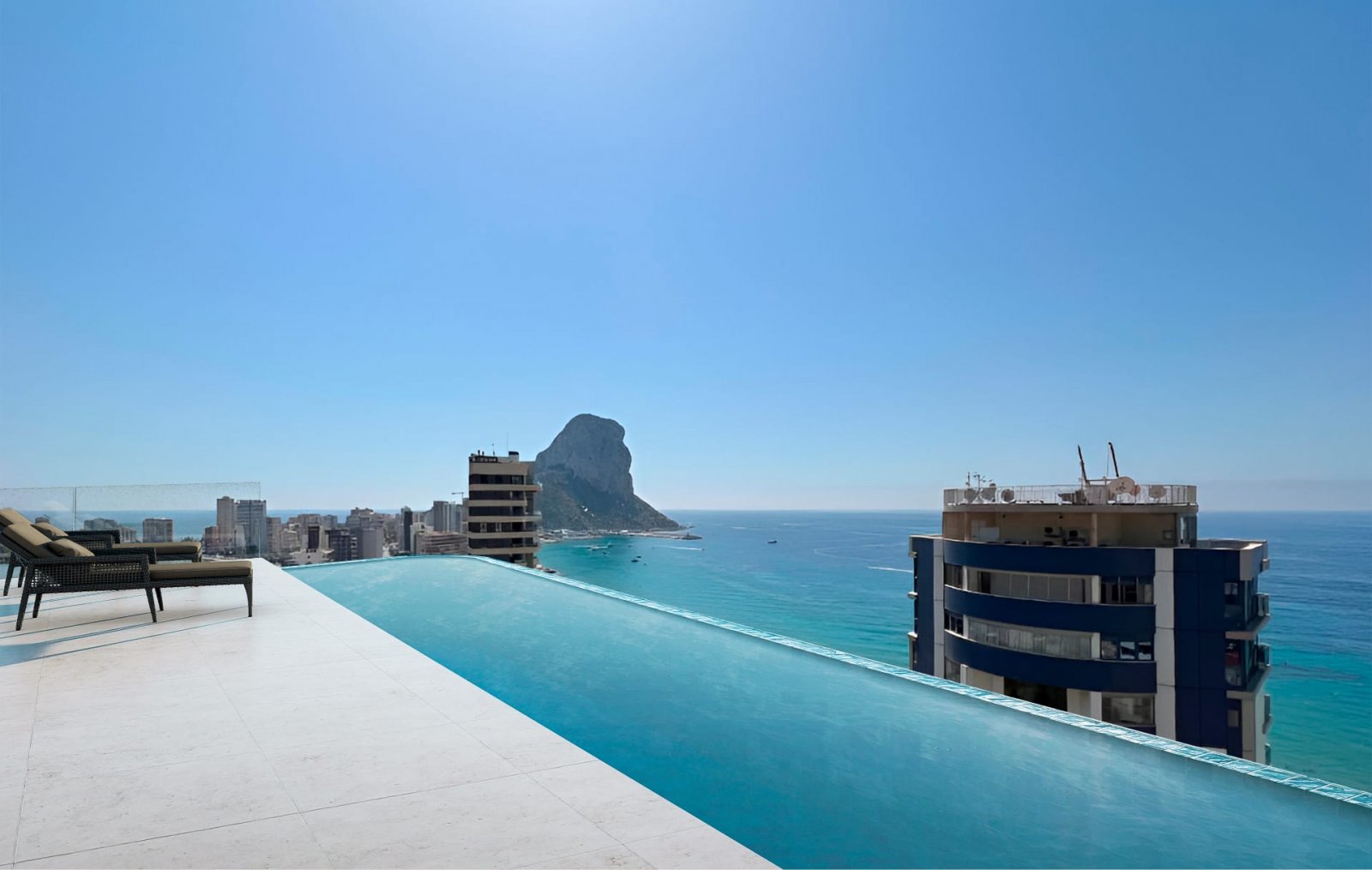 Luxuriöses Penthouse mit 2 Schlafzimmern, Panoramaterrasse und Spa, Calpe, Spanien