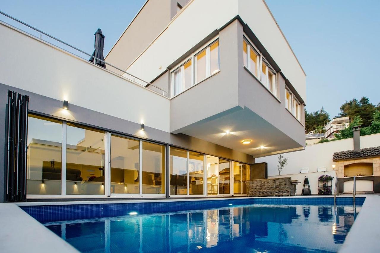 Elegante Villa mit Panoramablick aufs Meer und privatem Pool in Podstrana