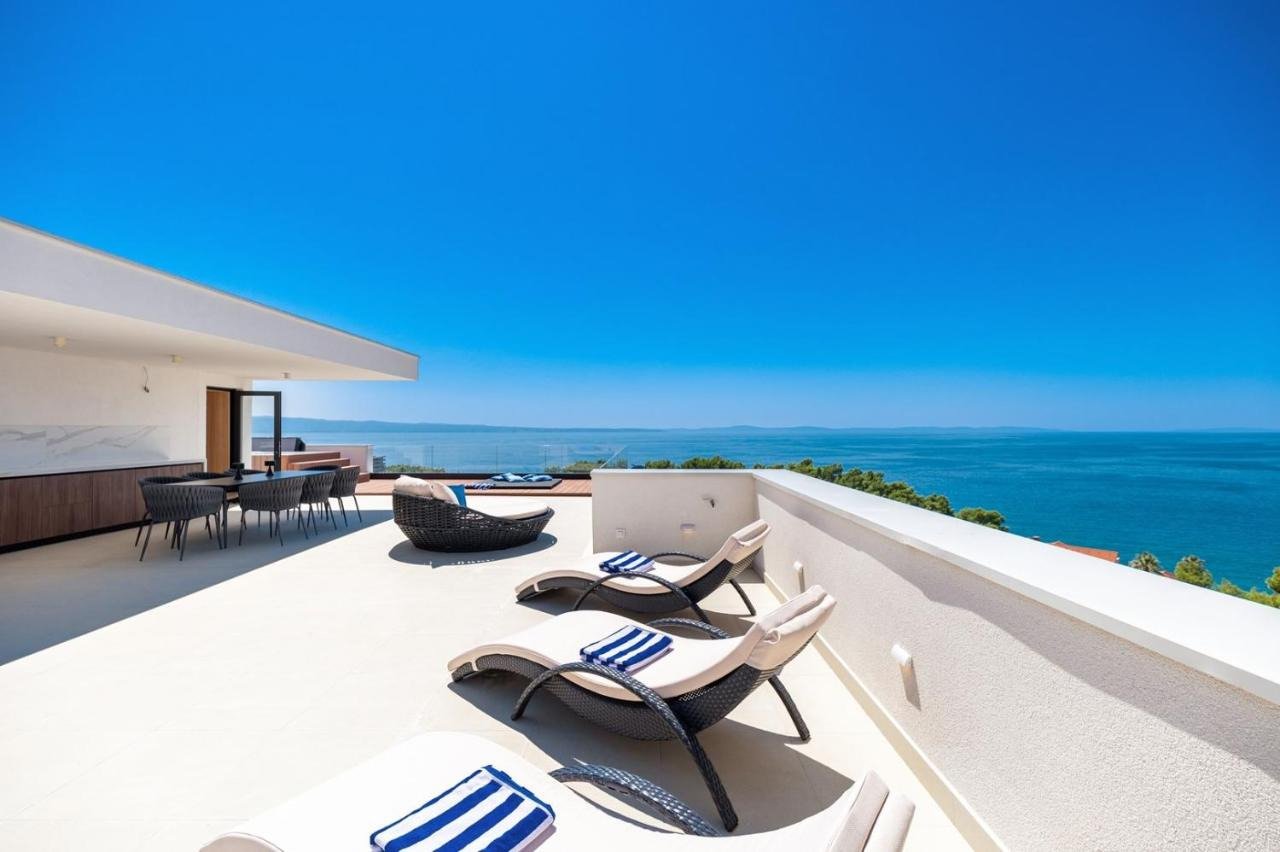 Repräsentative Villa mit Wellnessbereich und Blick auf das Meer und die Inseln, Podstrana