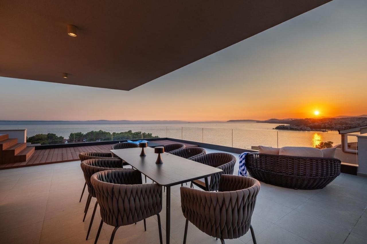 Repräsentative Villa mit Wellnessbereich und Blick auf das Meer und die Inseln, Podstrana
