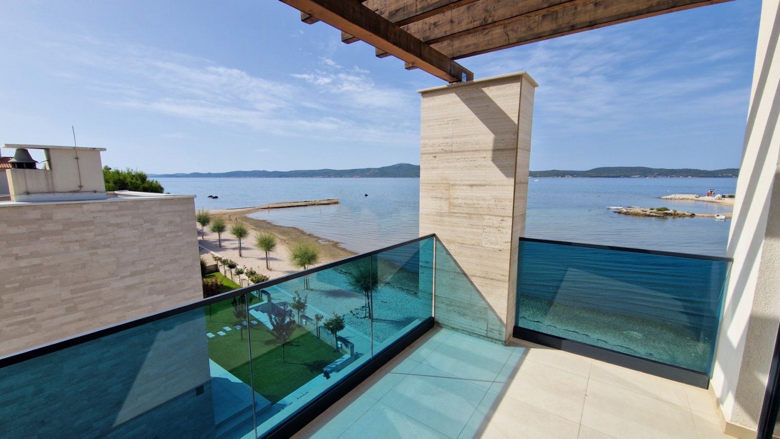 Sukošan: Luxuriöse Maisonette-Wohnung in erster Strandreihe mit Panoramablick, Sukošan, Kroatien Sukošan: Luxuriöse Maisonette-Wohnung in erster Strandreihe mit Panoramablick, Sukošan, Kroatien