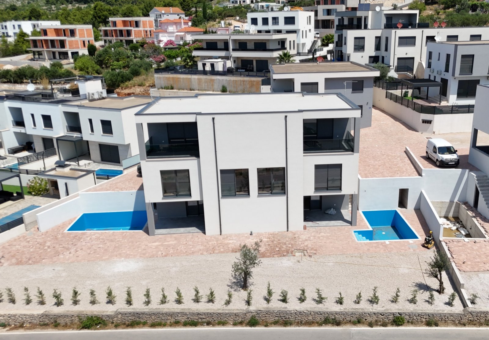 Vodice: Modernes Doppelhaus mit Swimmingpool, Panoramablick und großem Garten in Vodice Vodice: Modernes Doppelhaus mit Swimmingpool, Panoramablick und großem Garten in Vodice