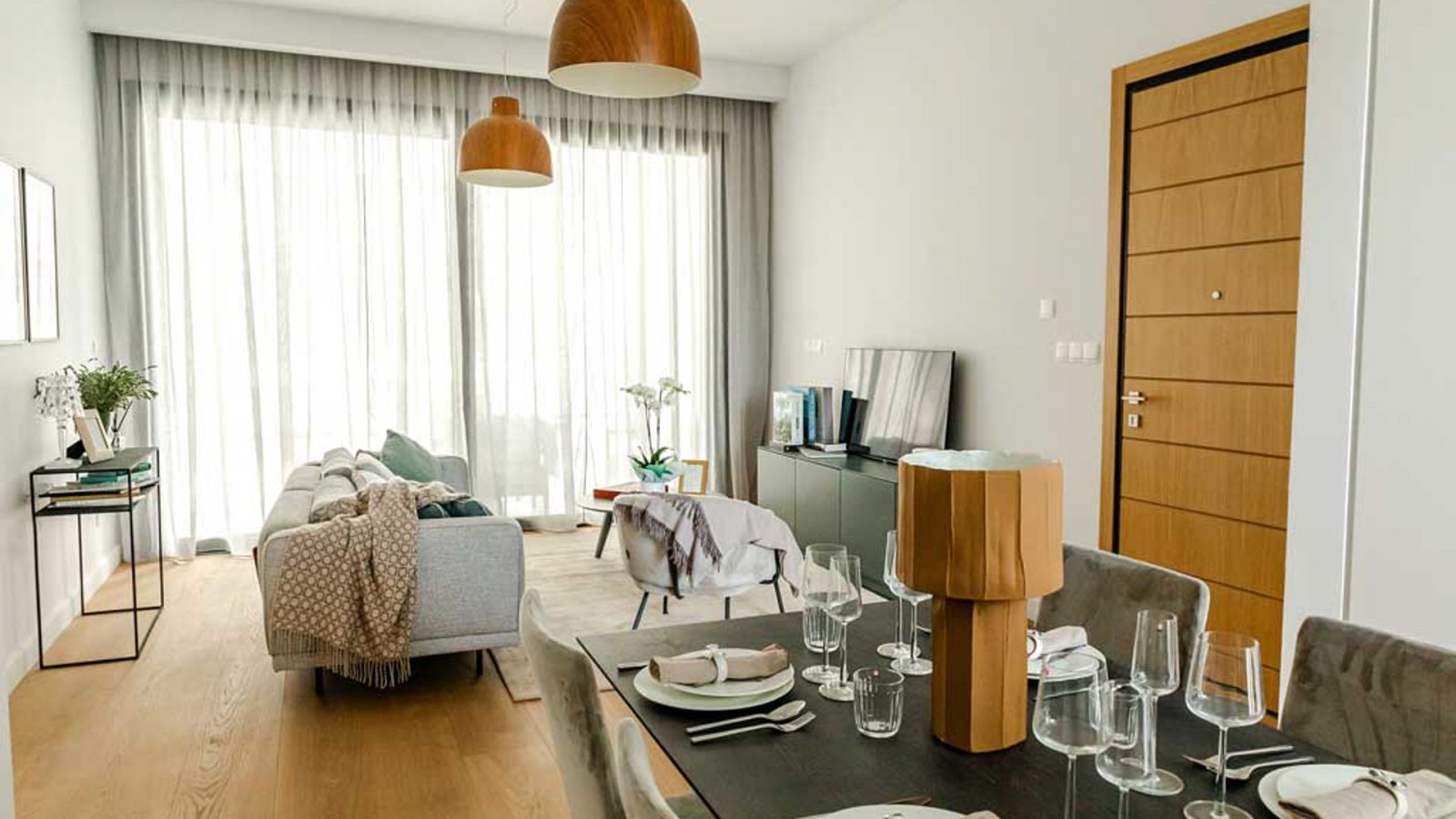 Modernes Apartment mit zwei Schlafzimmern → in Strand- und Zentrumsnähe, mit Panoramablick aufs Meer → Paphos