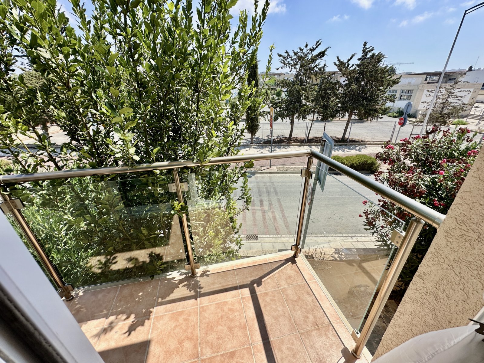 Moderne Villa mit 3 Schlafzimmern, 400 m vom Strand entfernt, in der prestigeträchtigen Lage der Königsgräber in Paphos