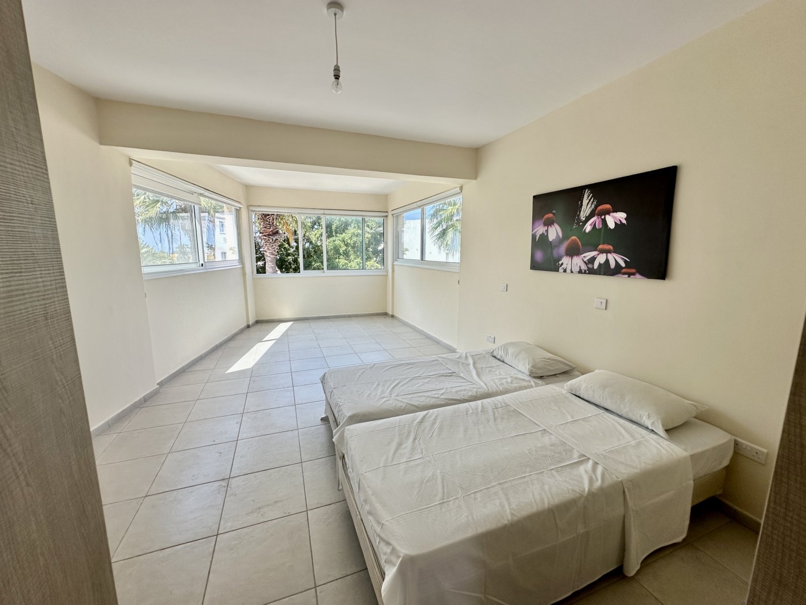 Moderne Villa mit 3 Schlafzimmern, 400 m vom Strand entfernt, in der prestigeträchtigen Lage der Königsgräber in Paphos