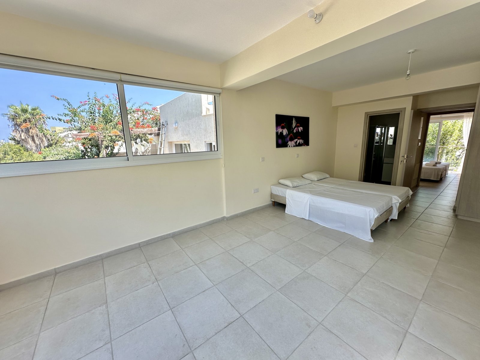 Moderne Villa mit 3 Schlafzimmern, 400 m vom Strand entfernt, in der prestigeträchtigen Lage der Königsgräber in Paphos