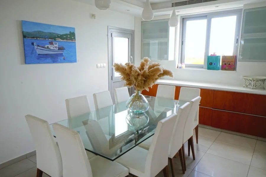 Freistehende Villa in Dromolaxia, Larnaka