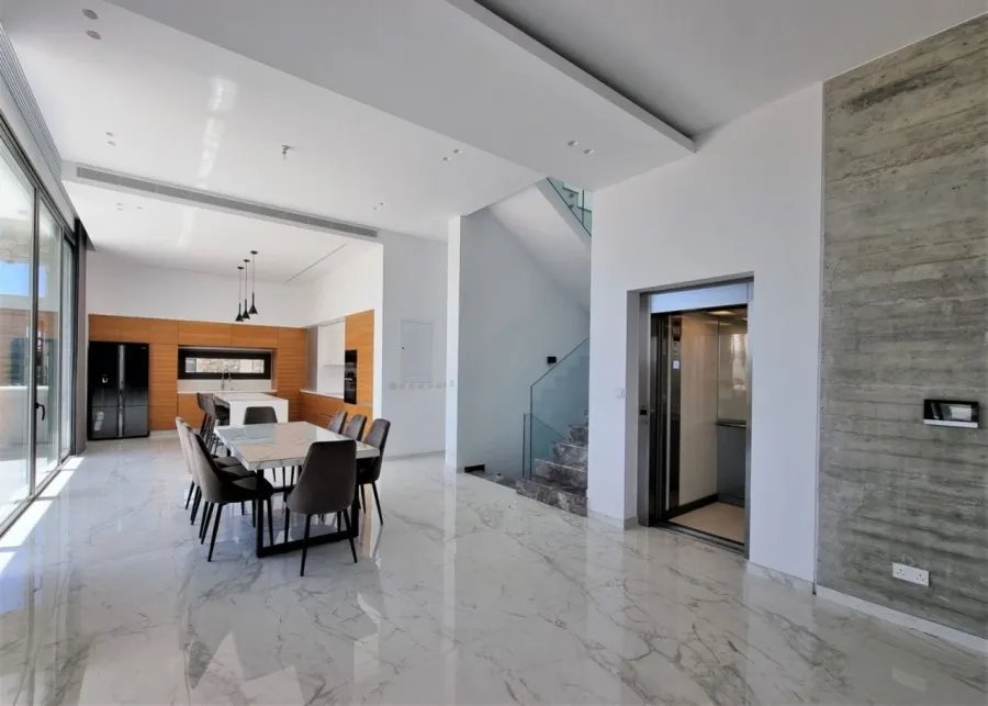 Freistehende Villa in Agios Tychonas, Limassol