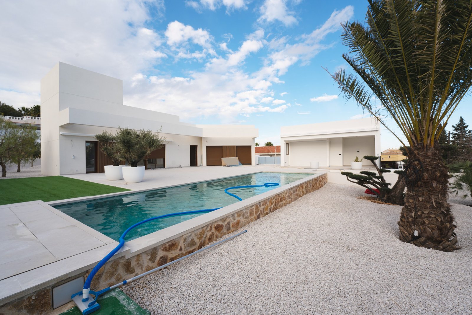 Moderne Häuser mit Garten und Pool, ruhiges Benejúzar