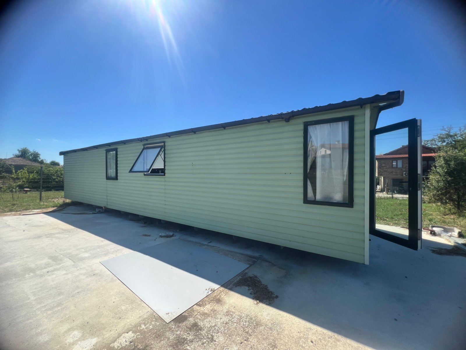 Mobilhaus mit großem Grundstück im Dorf Pismenovo, Region Burgas, Bulgarien
