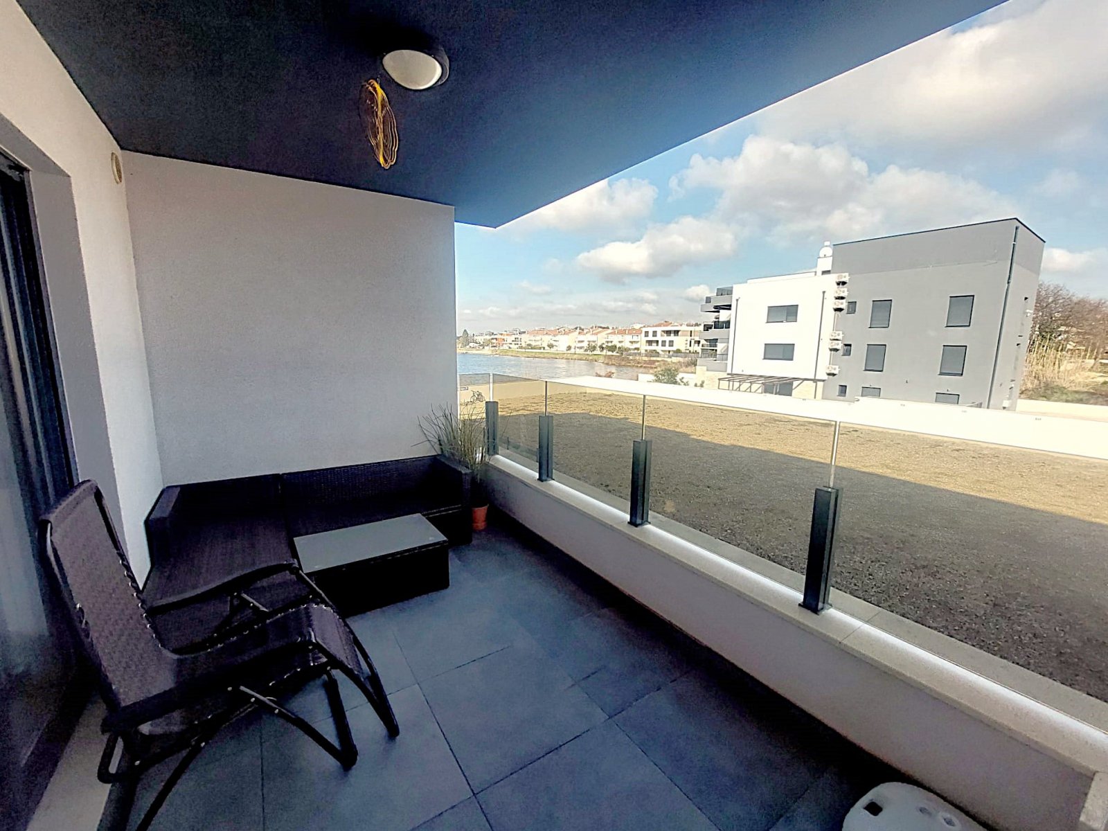 Elegantes Apartment in einer geschlossenen Anlage, 100 m vom Meer entfernt, in der Nähe des Vižula-Parks, Medulin, Kroatien