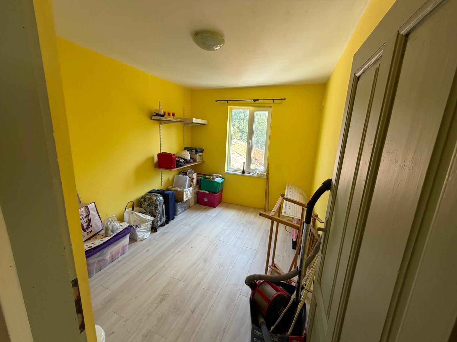 Großes 14-Zimmer-Haus mit großem Grundstück in Bistrets bei Sredets, Bulgarien