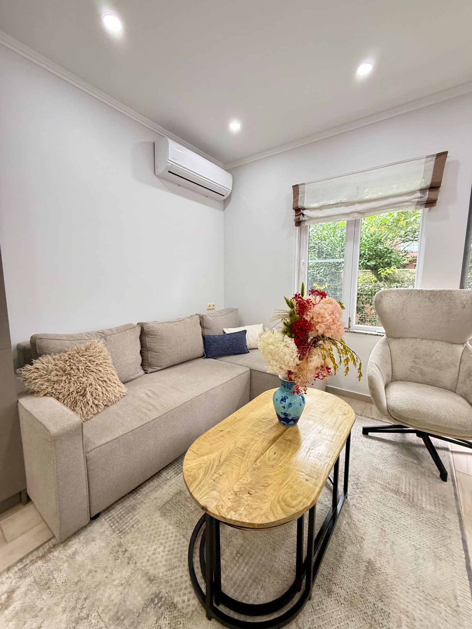 Wunderschöne Zwei-Schlafzimmer-Maisonettewohnung in Batumi, Georgien – Neu renoviertes Zuhause mit privatem Garten im Polo Village