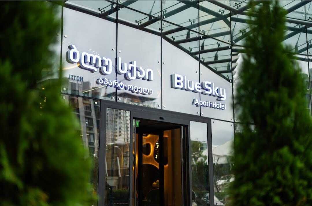 Batumi: Hoch gelegene 2-Zimmer-Wohnung in Batumi, Georgien – Panoramablick auf Meer, Stadt und Berge Batumi: Hoch gelegene 2-Zimmer-Wohnung in Batumi, Georgien – Panoramablick auf Meer, Stadt und Berge