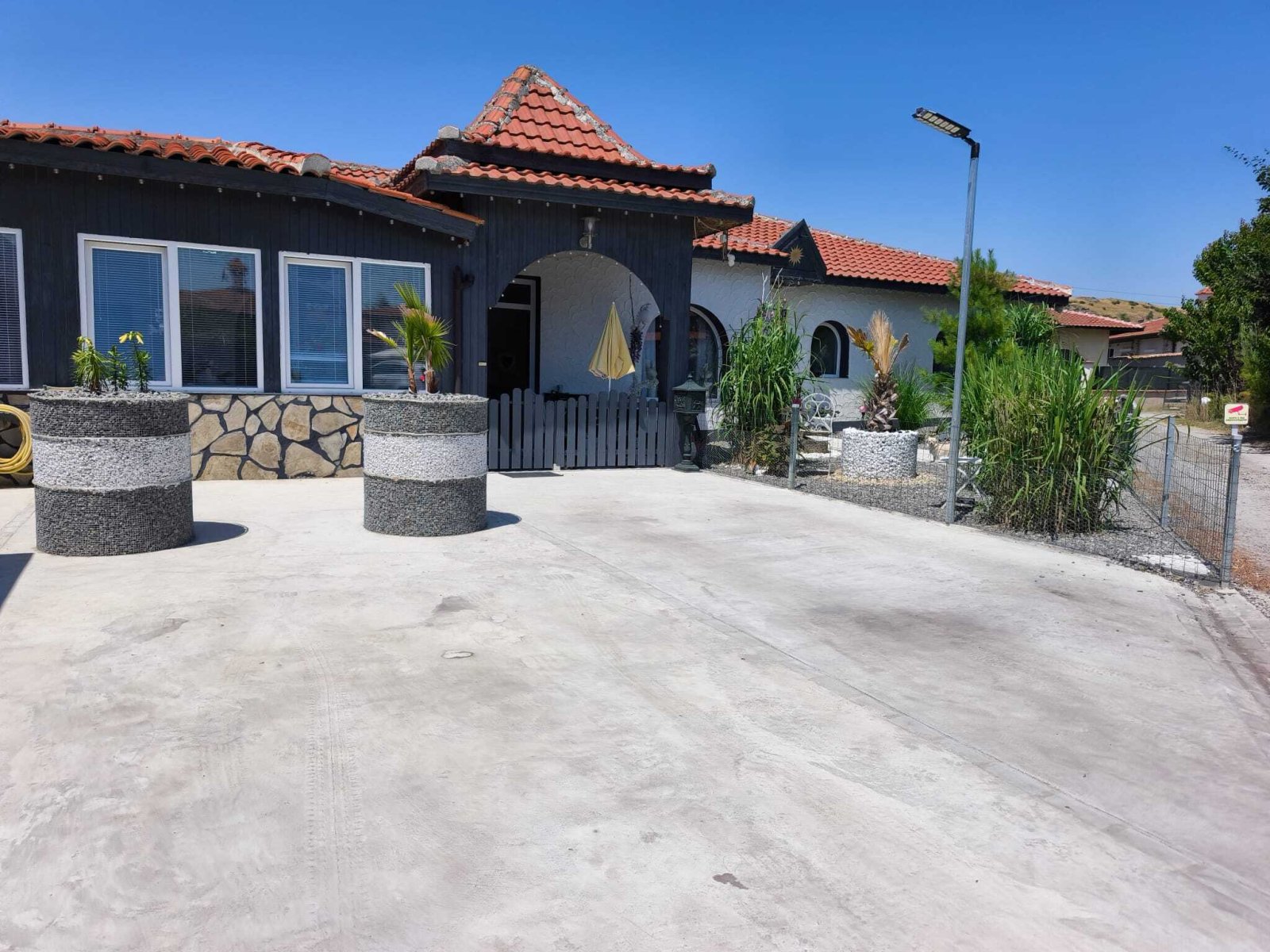 Haus mit Swimmingpool im Stadtteil Rudnik von Burgas, Bulgarien