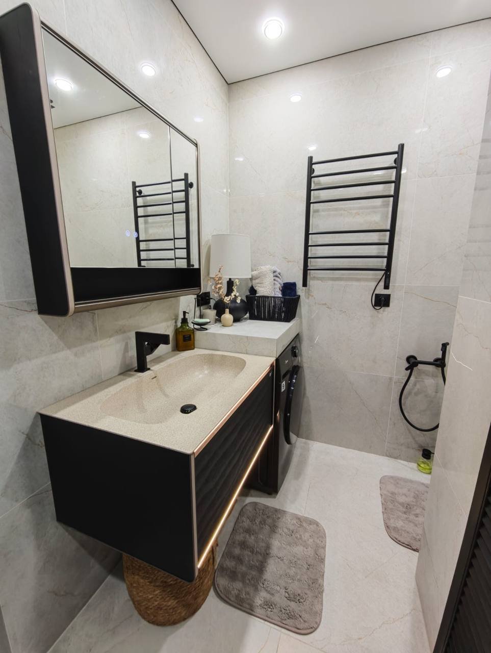 Moderne 3-Zimmer-Wohnung mit Bergblick, Batumi, Georgien – Hoch gelegene Wohnung am New Boulevard