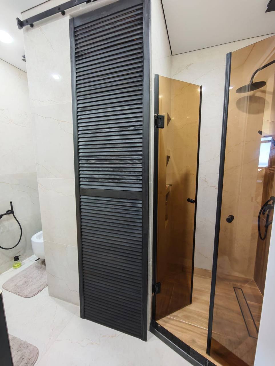 Moderne 3-Zimmer-Wohnung mit Bergblick, Batumi, Georgien – Hoch gelegene Wohnung am New Boulevard