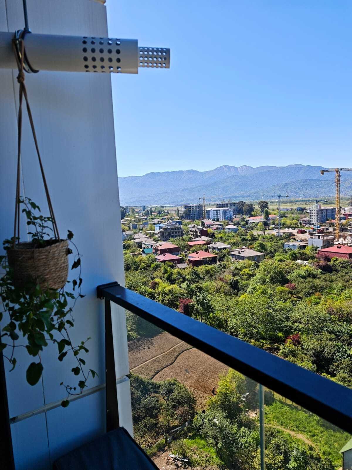 Moderne 3-Zimmer-Wohnung mit Bergblick, Batumi, Georgien – Hoch gelegene Wohnung am New Boulevard