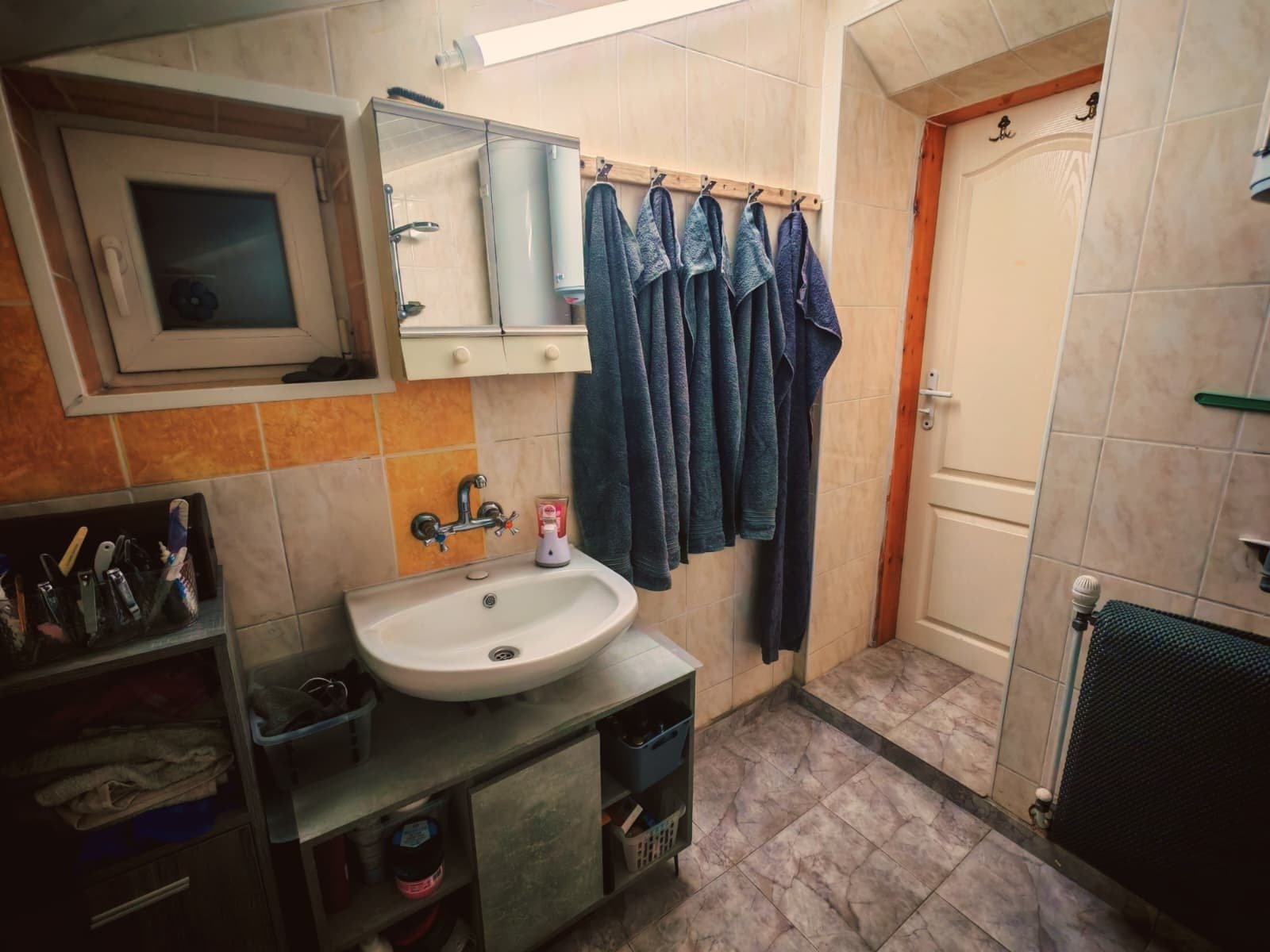 freistehendes, umfassend renoviertes Haus im Dorf Hadji Dimitar, Region Dobritsch