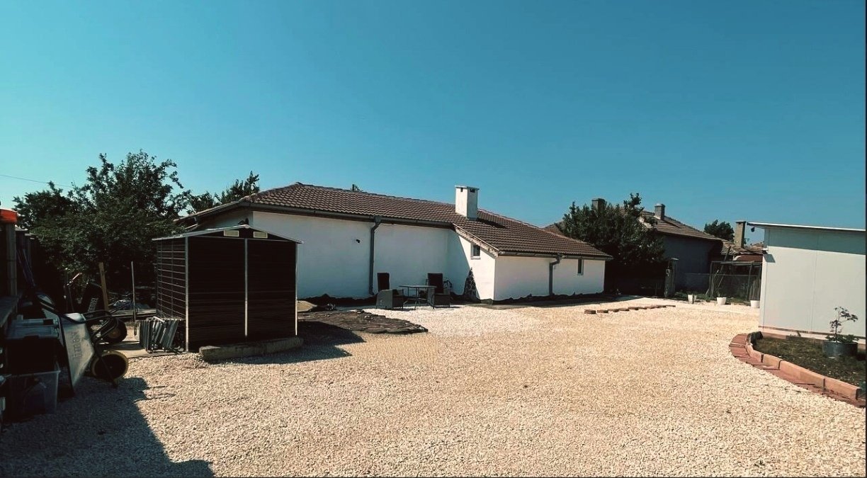 freistehendes, umfassend renoviertes Haus im Dorf Hadji Dimitar, Region Dobritsch