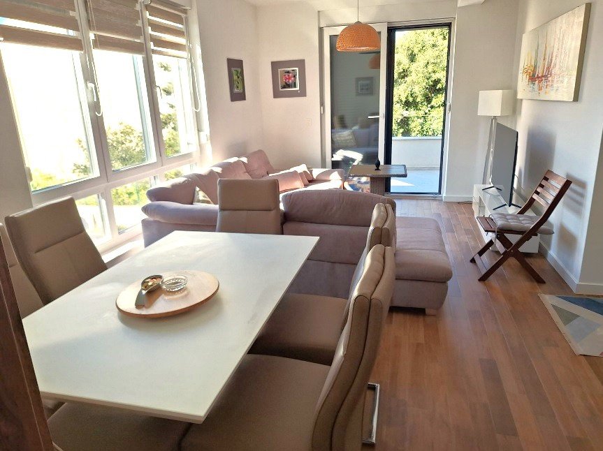 Geräumige Wohnung mit drei Schlafzimmern und Terrasse, 50 m vom Meer entfernt, Mandre, Insel Pag