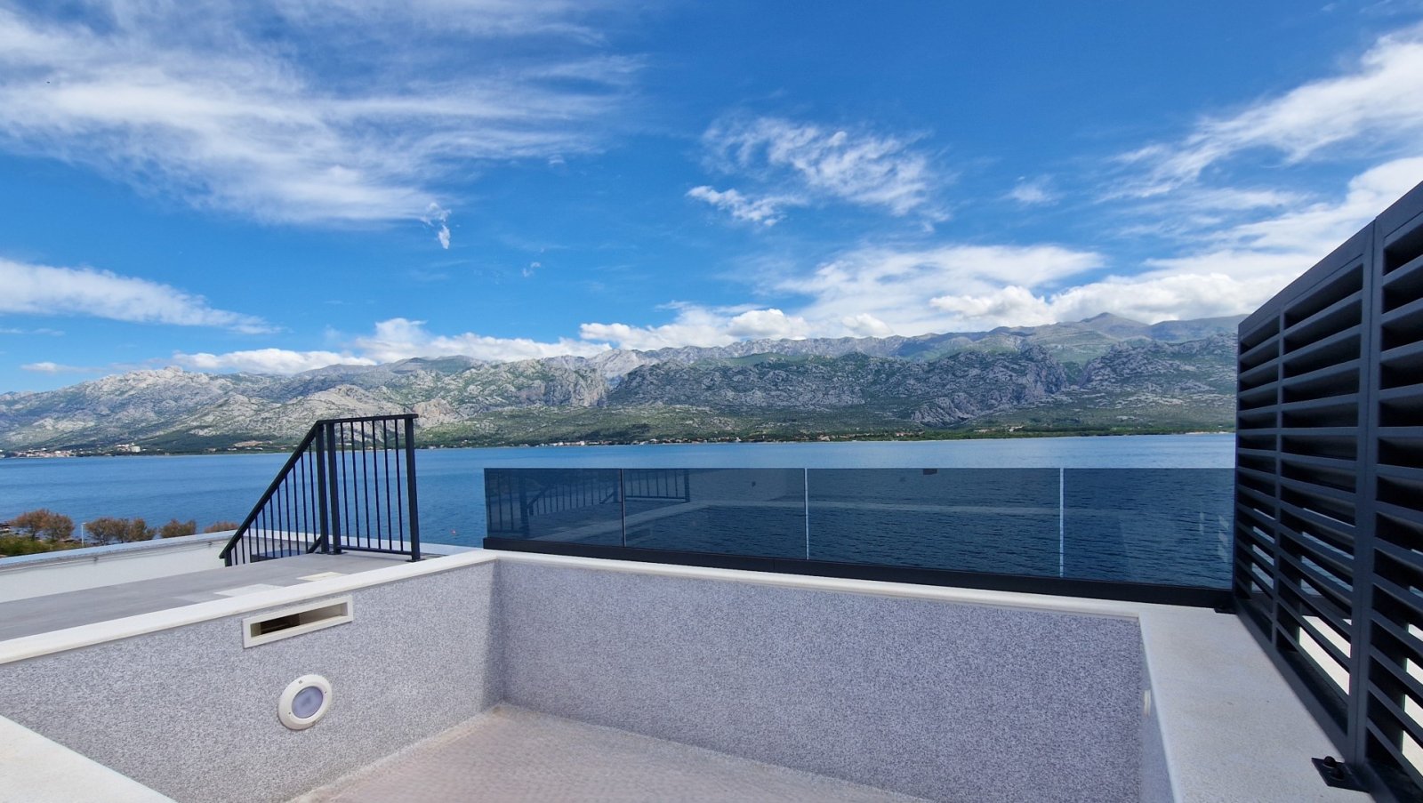 Außergewöhnliches Penthouse mit privatem Pool in erster Reihe zum Meer, Vinjerac, Kroatien