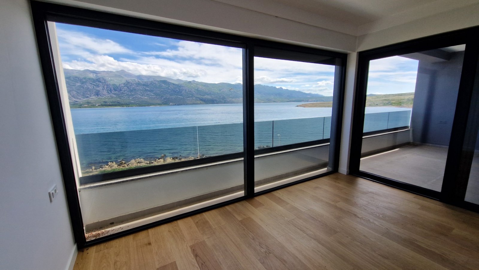 Außergewöhnliches Penthouse mit privatem Pool in erster Reihe zum Meer, Vinjerac, Kroatien