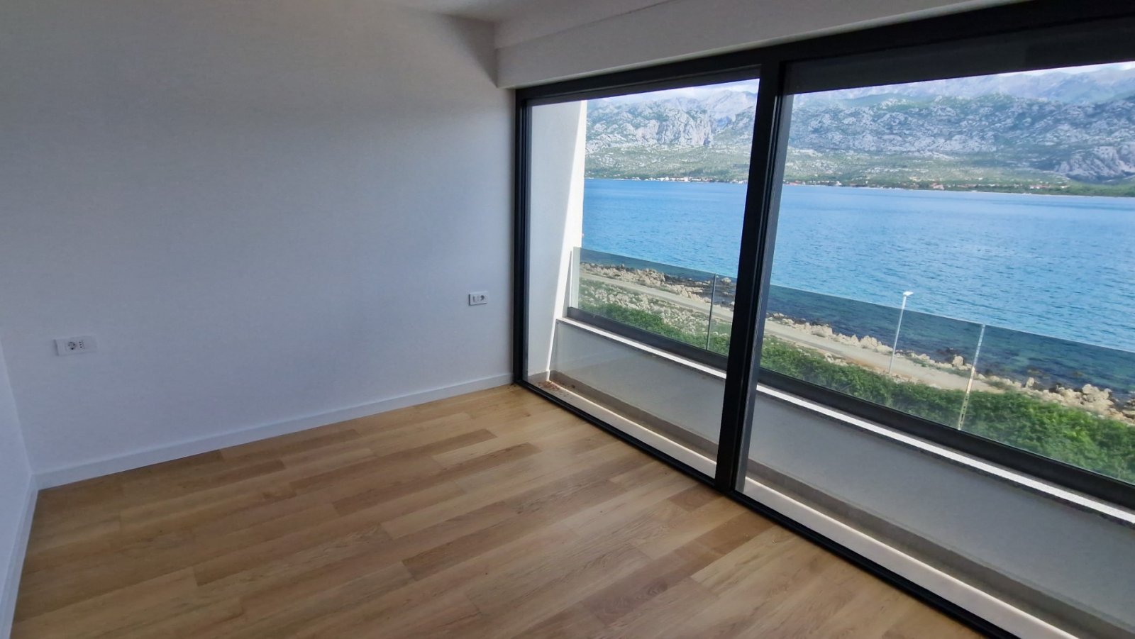 Außergewöhnliches Penthouse mit privatem Pool in erster Reihe zum Meer, Vinjerac, Kroatien