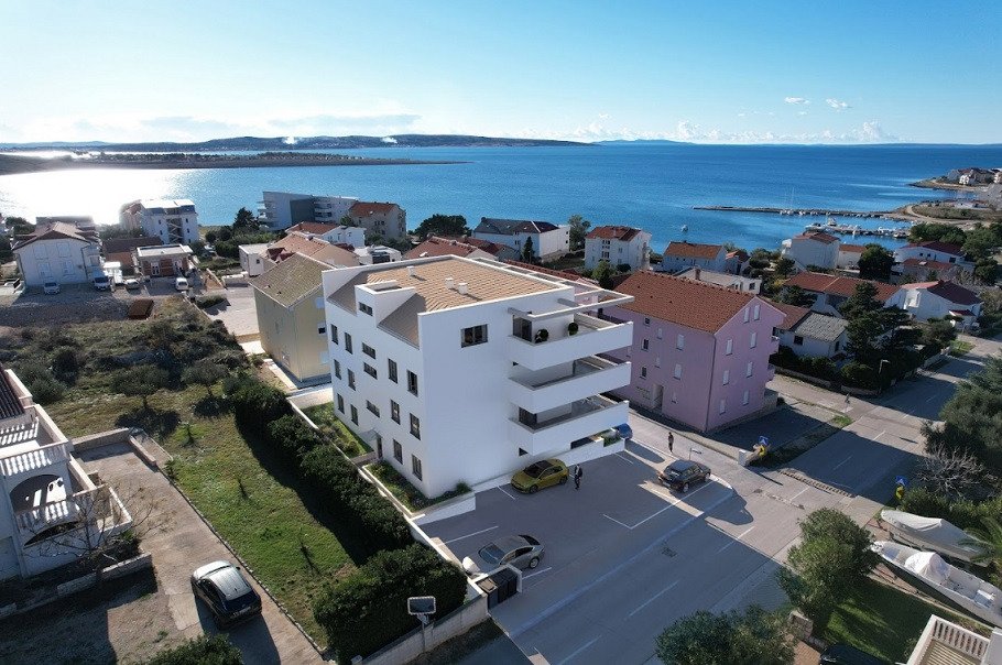 Großzügige Maisonette-Wohnung mit Terrasse und Parkplatz, 250 m vom Meer entfernt – Povljana, Insel Pag, Kroatien