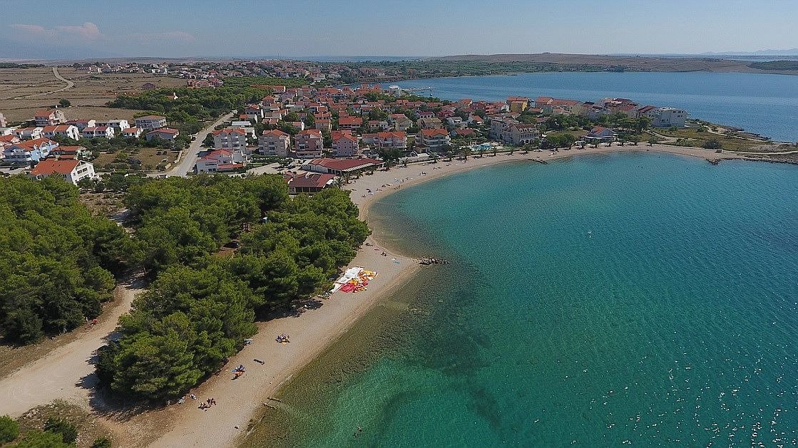 Großzügige Maisonette-Wohnung mit Terrasse und Parkplatz, 250 m vom Meer entfernt – Povljana, Insel Pag, Kroatien