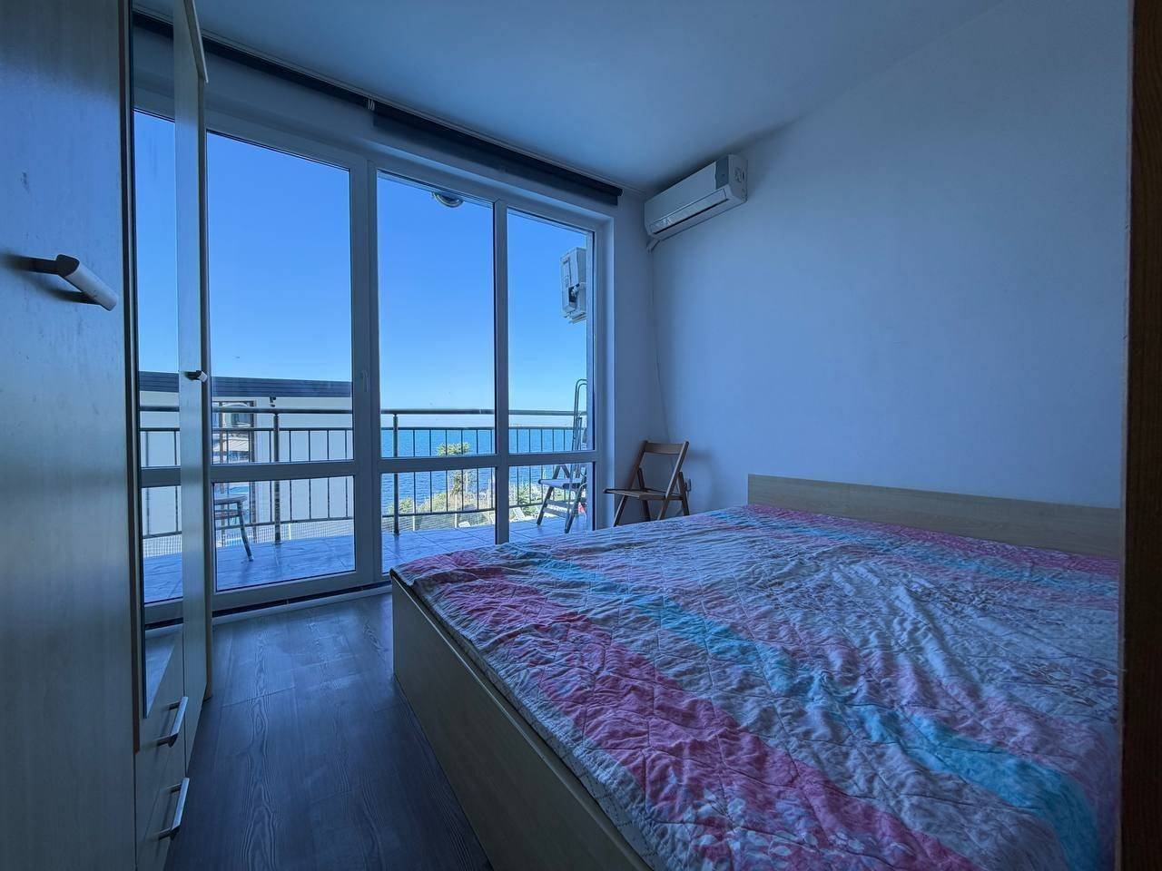Zweizimmerwohnung mit Meer- und Poolblick im Komplex „Blue Bay Palace“ in Pomorie, Bulgarien