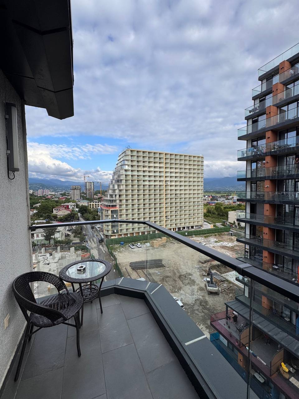 Großes Studio-Apartment auf einer hohen Etage in La Quinta, Batumi, Georgien – Voll möblierte Immobilie in Meeresnähe