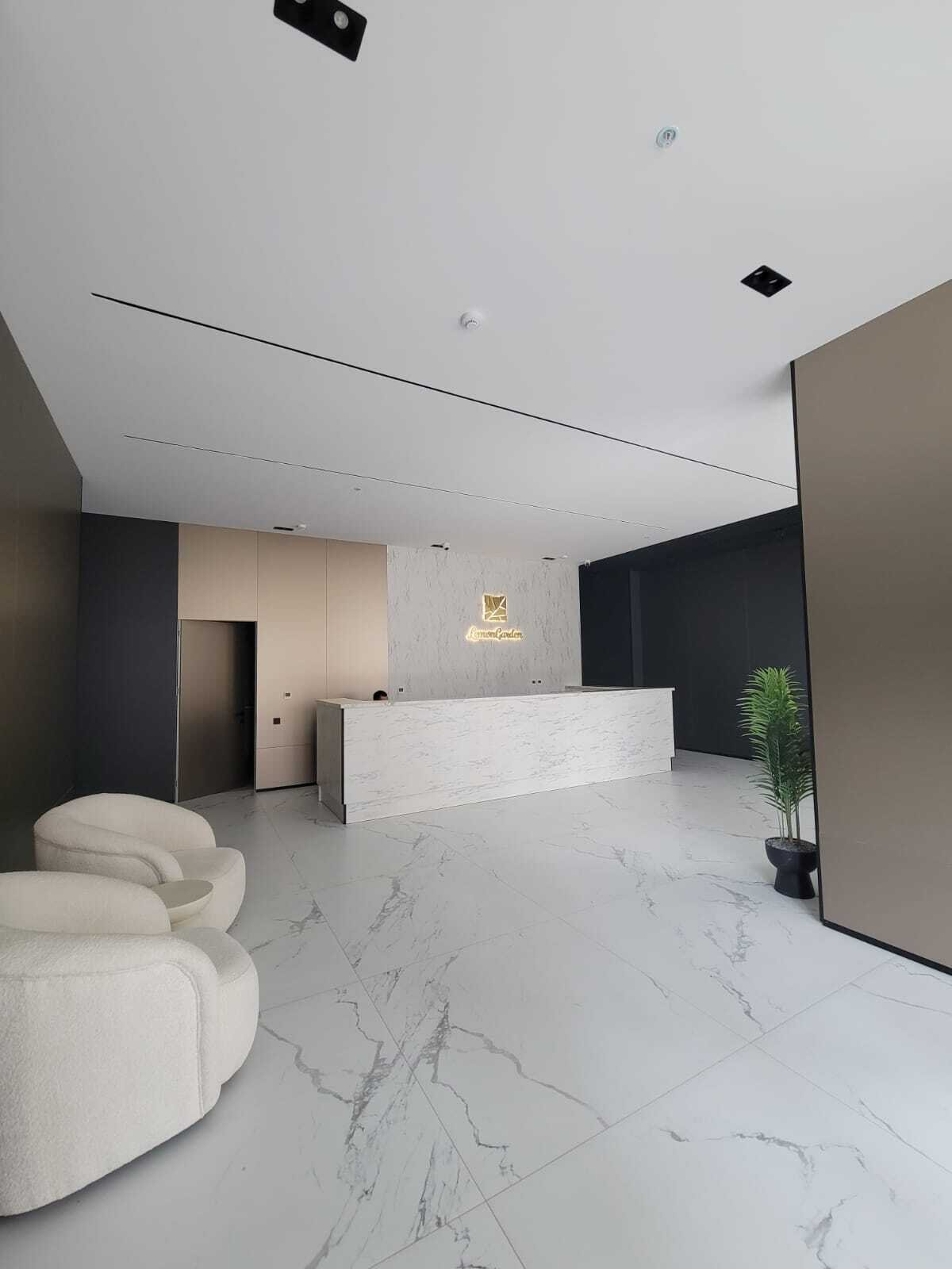 Studio im ruhigen New Boulevard, Batumi, Georgien | Bergblick & Resort-Annehmlichkeiten – Black Frame