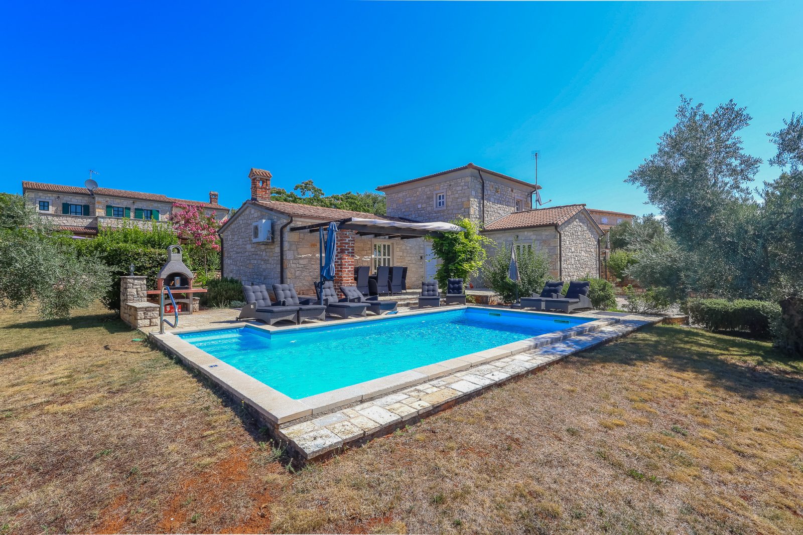 Stilvolles Steinhaus mit Pool und Meerblick, Sveti Lovreč, Kroatien